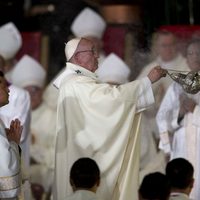 Dios cerca de familiares a los que les han arrebatado criminalmente a sus hijos: Papa