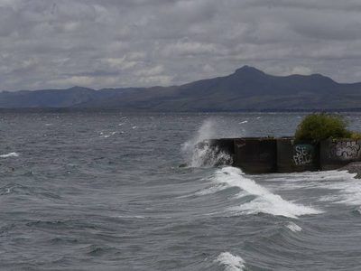 "Cortes de luz, daños en casas y árboles caídos": Las consecuencias de las ráfagas en Bariloche