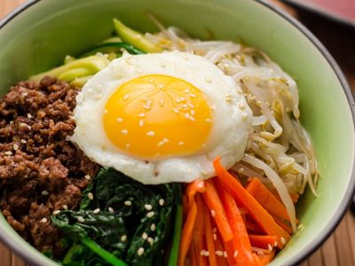Bibimbap: la comida coreana con ingredientes nutritivos que es muy fácil de hacer en casa