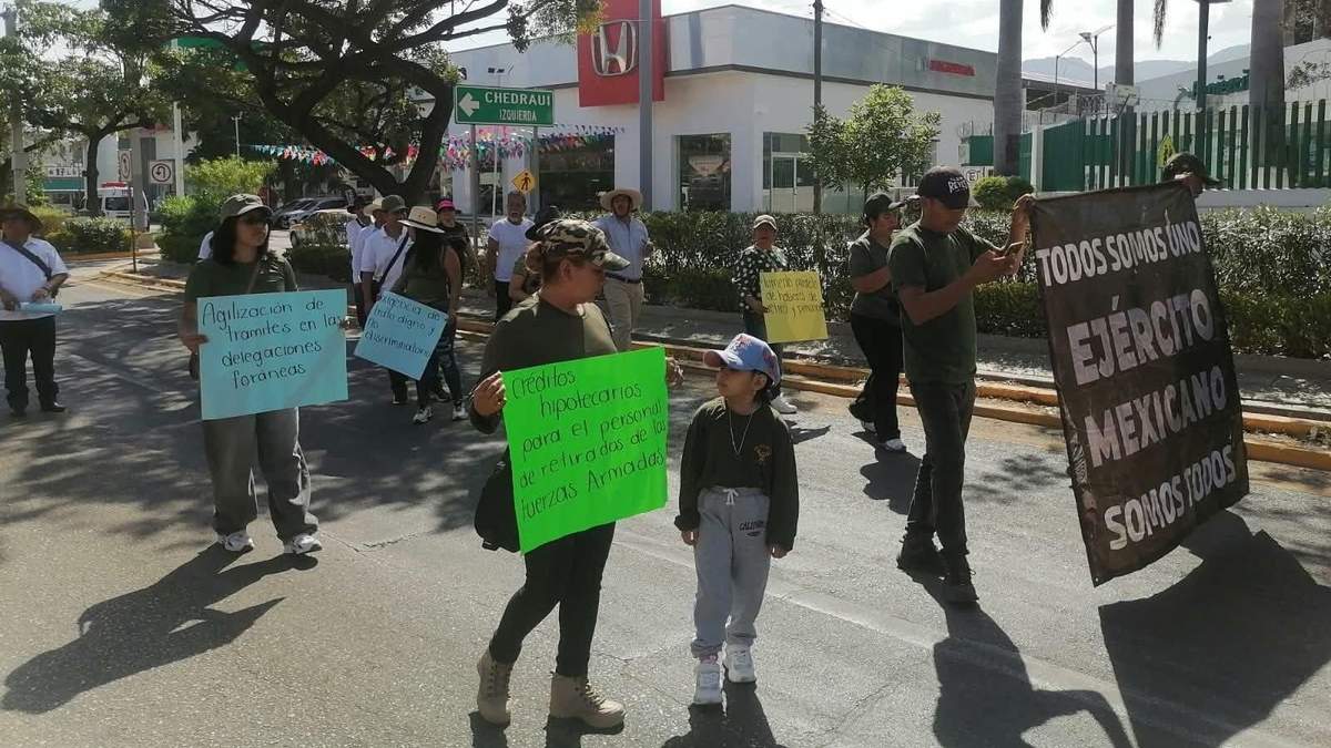 La marcha de militares reitrados en Tuxtla Gutiérrez