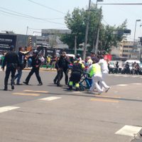 Asaltantes hieren a comerciante y policía en Iztapalapa