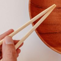 Con solo palitos de brochette: mirá esta increíble idea para decorar los espejos de tu hogar