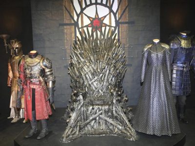 Cientos de objetos de “Game of Thrones” serán subastados, incluyendo la espada de Jon Snow