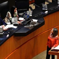 Morena exhorta a Creel a que pida licencia como diputado; el panista reta a que lo remuevan