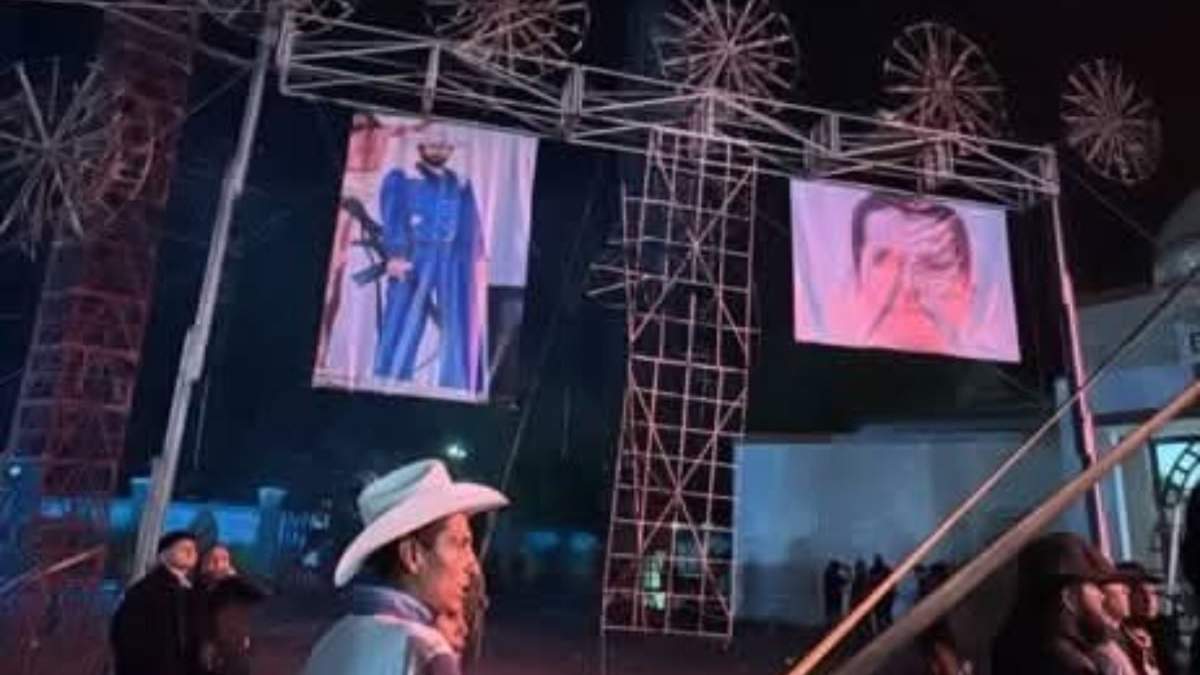 Fotografías de Javier Guerrero Martínez y "El Mencho" en el castillo de pirotecnia