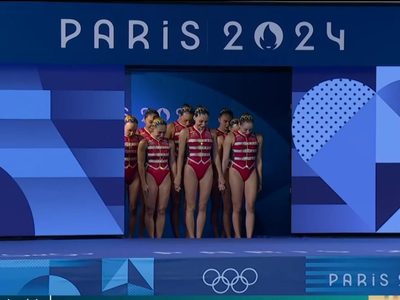 Equipo mexicano de natación artística debuta en París 2024 al ritmo de Queen (Video)