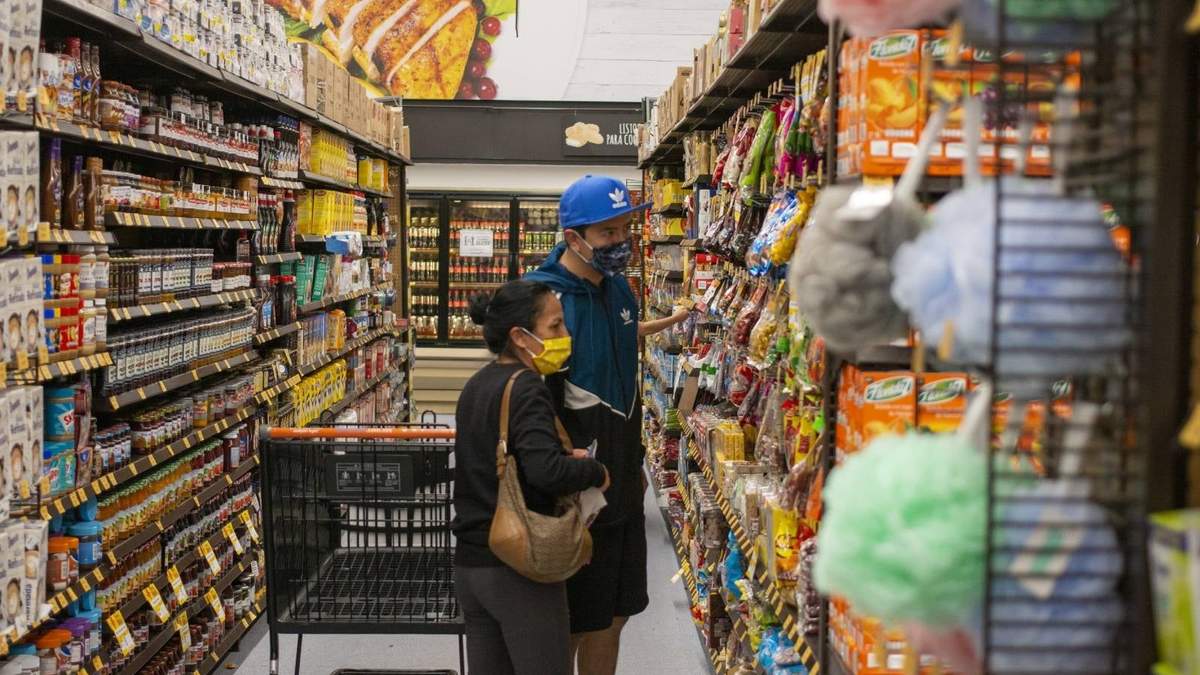 La ventas en tiendas departamentales cayeron 7.5% según el Inegi