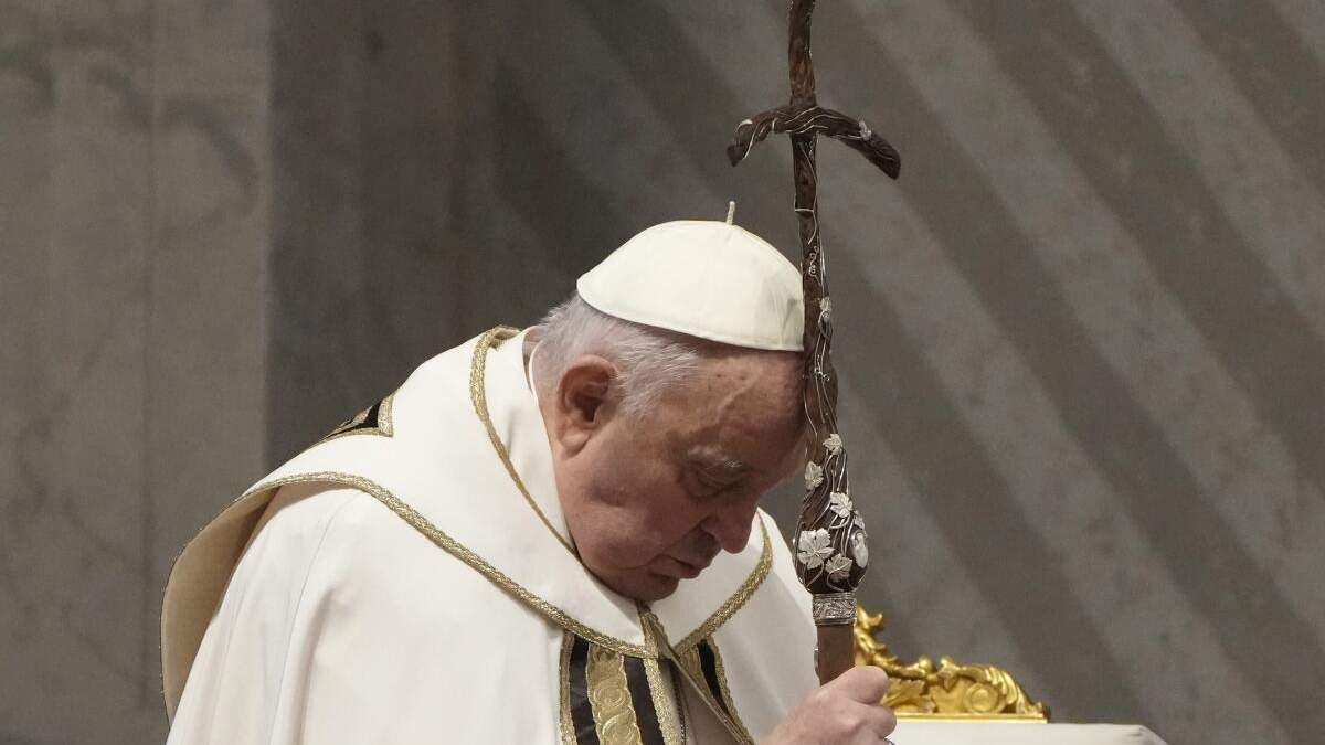 Francisco oficia una misa en la Basílica de San Pedro, en el Vaticano