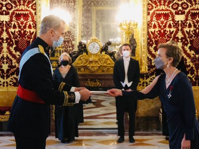 El rey de España recibe a seis nuevos embajadores; el de México sigue en veremos