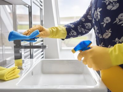 Con 4 ingredientes: dejá tu baño reluciente y sin sarro con este truco que te ahorra tiempo y dinero