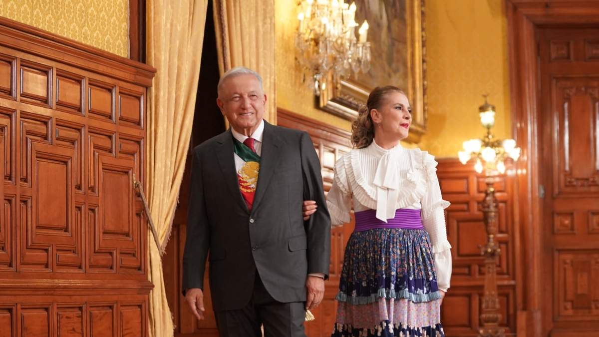 La historiadora Beatriz Gutiérrez Müller con AMLO