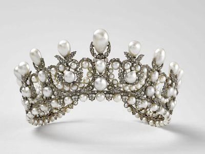 Cuáles son las piezas robadas de la colección de Napoleón del Museo Louvre