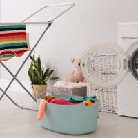 Conocé los trucos de la abuela para que tu ropa se seque más rápido en invierno si no tenés secarropa