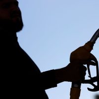 El efecto dominó en la nafta: a la suba de precios le sigue el faltante en los surtidores