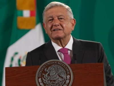 AMLO se mofa de la queja de Adrián de la Garza en su contra ante la OEA