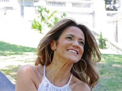 A sus 56 años, María Fernanda Callejón se mantuvo a la moda con su colección de trajes de baño y microbikinis