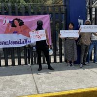 Encapuchados y estudiantes de la Prepa 3 exigen justicia por la muerte de Ietza Abril Soler Cano