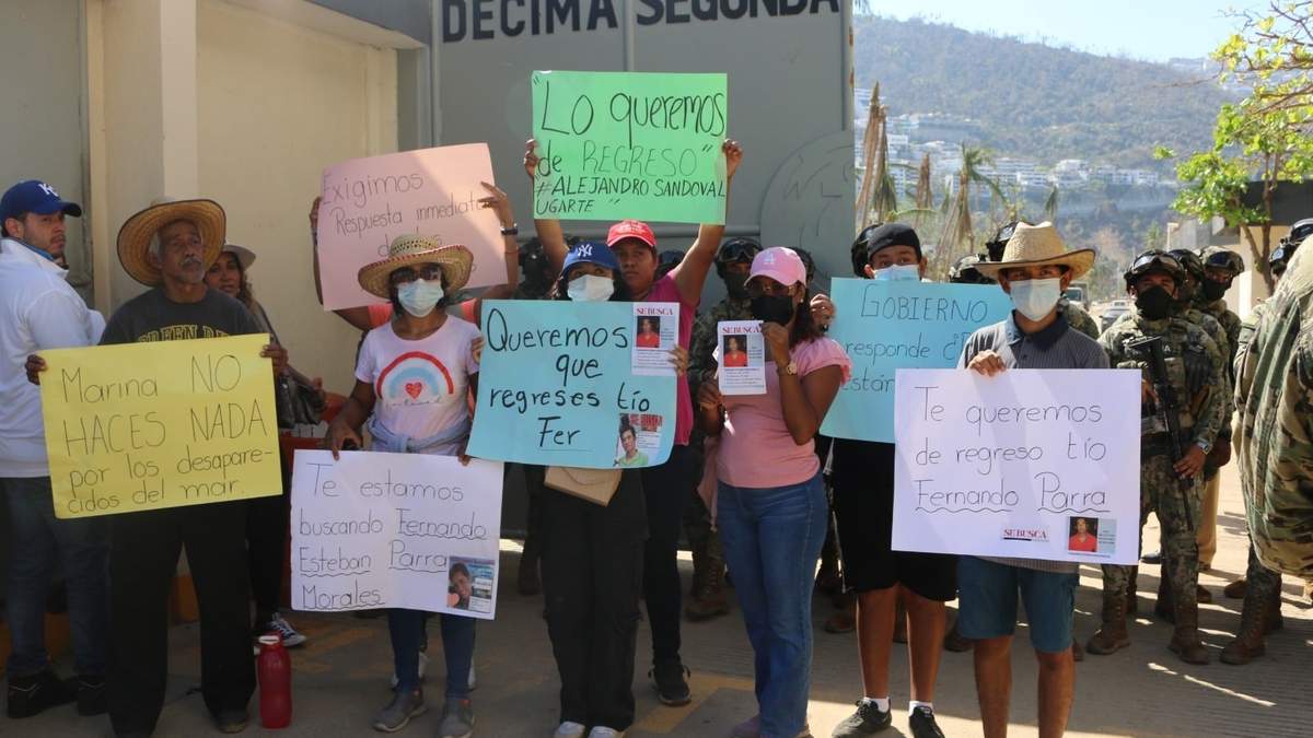 Familiares de los cinco desaparecidos protestaron en la Décimo Segunda Región Naval