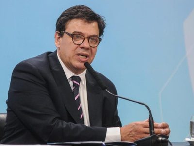 Moroni no descarta la reducción de la jornada laboral: “Es un tema para estudiar sin apuro”