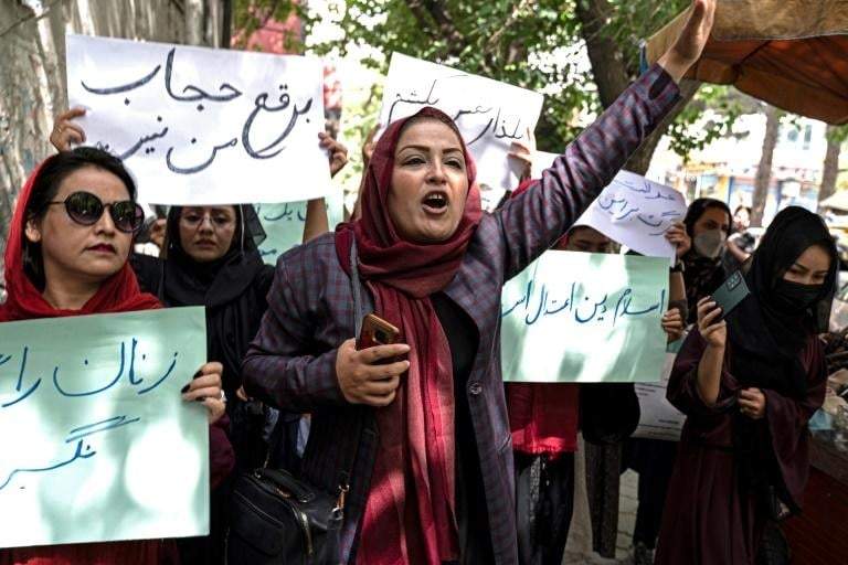 Mujeres protestando