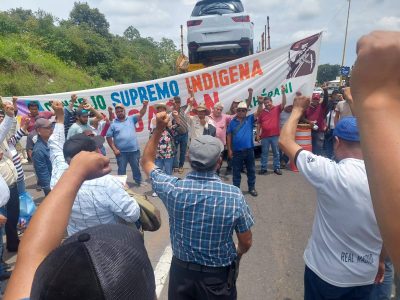 Comunidades indígenas bloquean seis carreteras en Michoacán