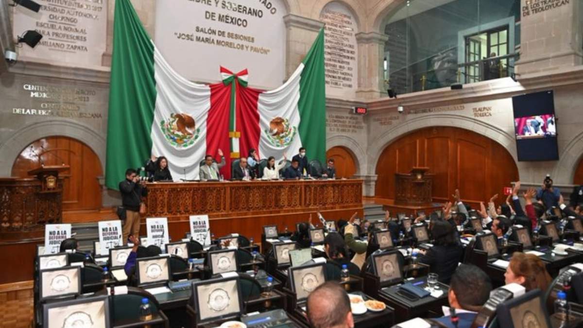 Sesión en el Congreso del Estado de México