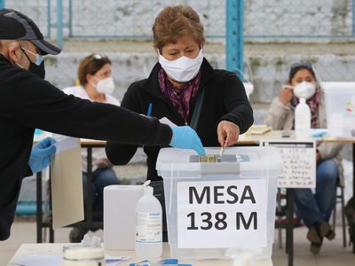 Cerraron las mesas en Chile: comenzó el escrutinio y estos son los primeros resultados oficiales
