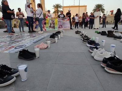 Con zapatos y veladoras, realizan jornada de luto por los desaparecidos en Reynosa
