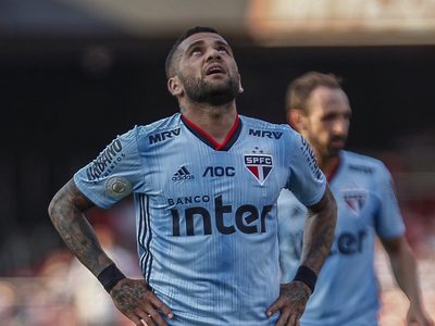Fuertes palabras de Dani Alves para el Barcelona