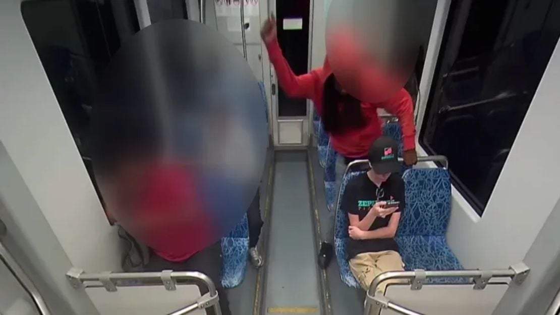 Acusan de un delito federal a hombre que mató a refugiada ucraniana en tren de Carolina del Norte