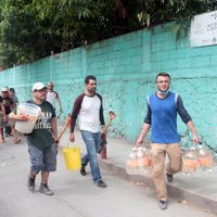 Denuncian retención de ayuda en Morelos; ciudadanos se rebelan para 'liberar” toneladas de víveres (Videos)