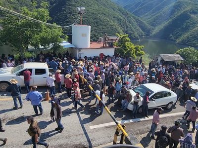 Toman hidroeléctrica de la CFE en Apaxtla, Guerrero, para exigir freno a incursión de La Familia Michoacana