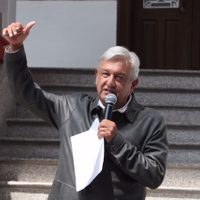 El poder es humildad, dice López Obrador al refrendar su promesa de austeridad
