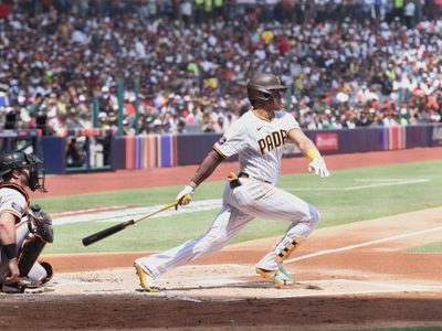 Padres barren a Gigantes en México al ganar 6-4