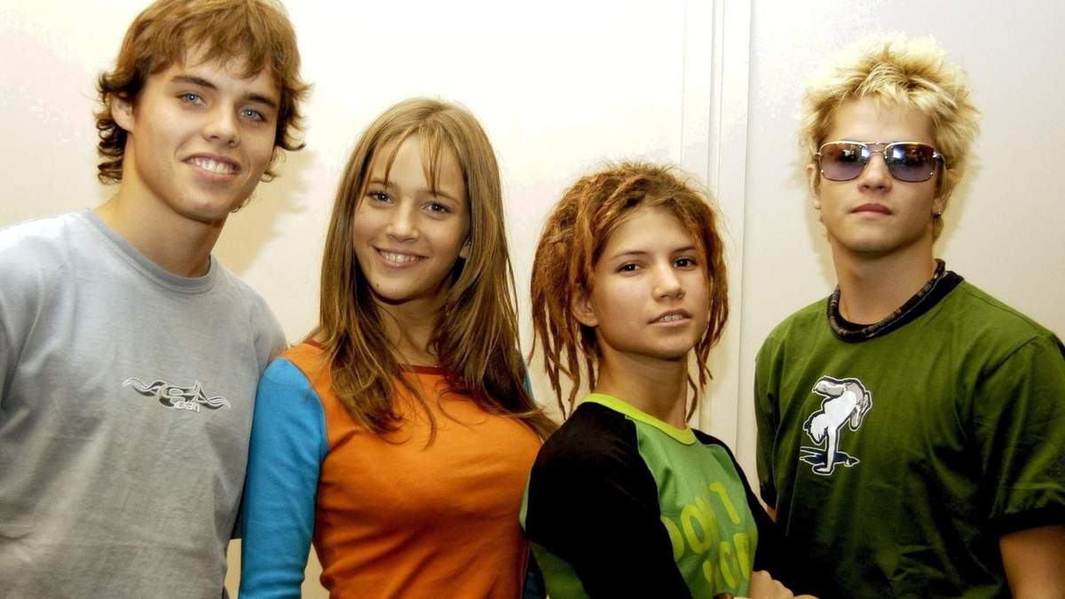 Benjamín Rojas, Luisana Lopilato, Camila Bordonaba y Felipe Colombo de Erreway. Fuente: (Twitter)