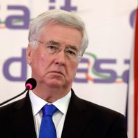 Ministro de Defensa británico dimite por acusación de acoso sexual