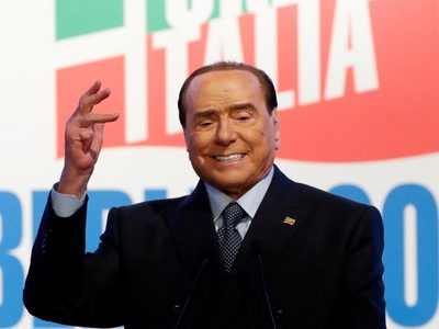 Tras nueve años, Silvio Berlusconi vuelve al congreso italiano