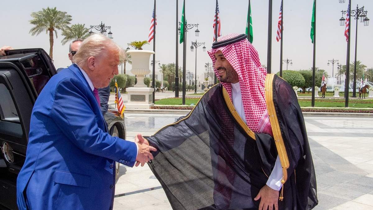 El presidente de Estados Unidos realiza su primera gira internacional.