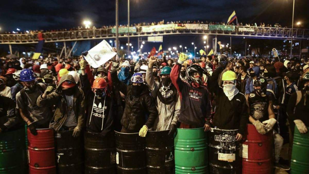 Marcha contra el gobierno en Bogotá, la noche del miércoles 12