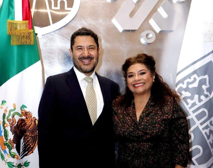 La jefa de gobierno electa, Clara Brugada, y Martí Batres, el jefe de Gobierno de la CDMX