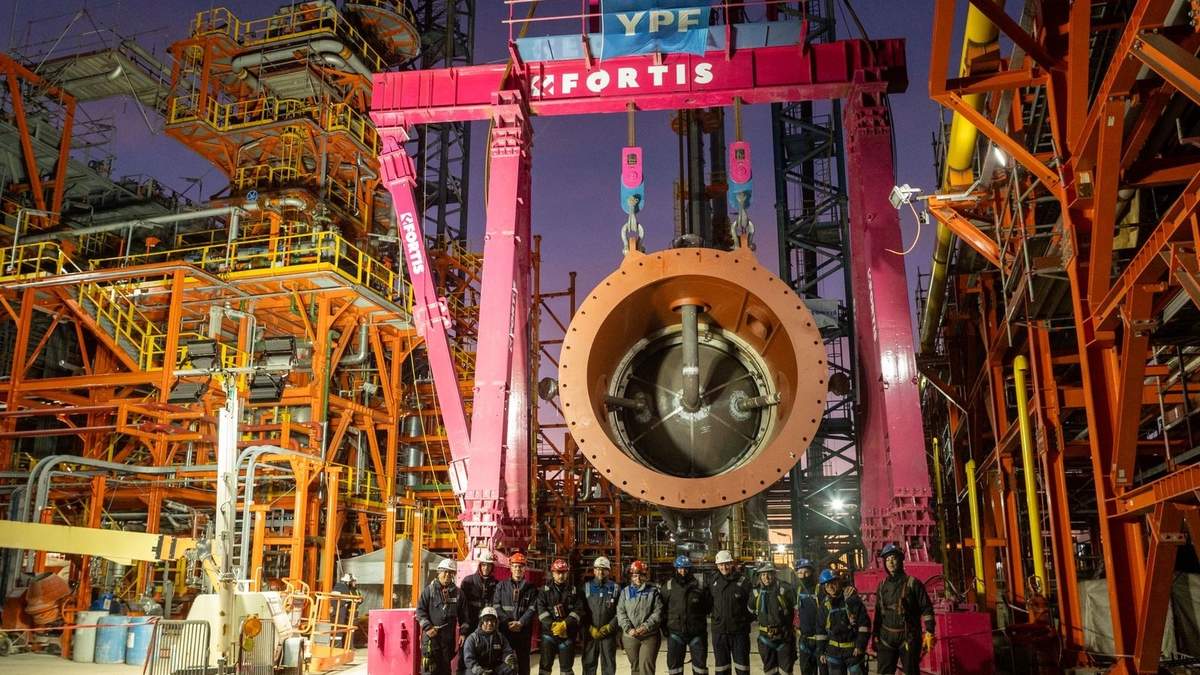 YPF instaló el reactor más grande del país
