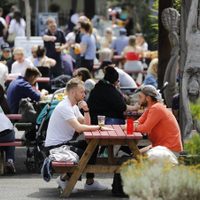 Reino Unido: reabrieron pubs, cafés y restaurantes