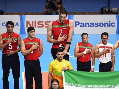 El atleta paralímpico más alto de la Villa Olímpica duerme en el suelo porque no cabe en la cama