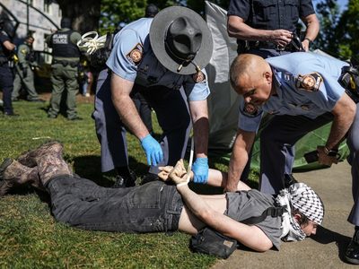 Mientras algunas universidades negocian con manifestantes propalestinos, otras recurren a la policía