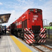 Meoni adelantó que buscarán extender el servicio nocturno de trenes y subte