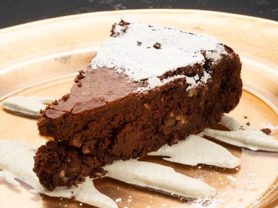 Torta húmeda de chocolate: la receta sin harina para darte un gustito saludable