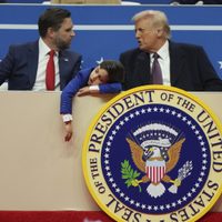 Trump carga contra la migración, la población trans y el medio ambiente