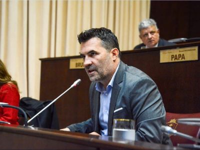 Darío Martínez contra Rolando Figueroa: "Su ignorancia sobre el sector petrolero es alarmante"