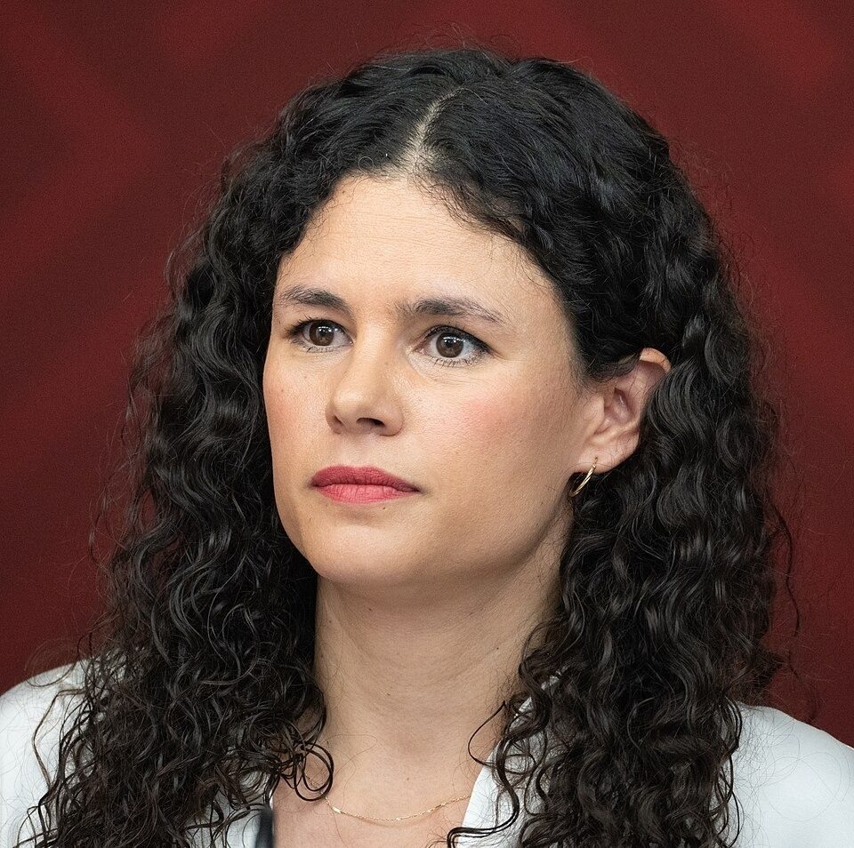 Luisa María Alcalde  Foto Especial