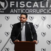 Primo de Padrés obtiene 1.2 mdp por venta de plazas magisteriales